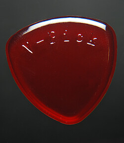 V-​Pick Medium Round Pick ruby red  